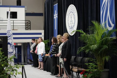 Téléchargez les photos : Wisconsin USA - Célébration de remise des diplômes à l'Université Mariale du Wisconsin est une université catholique privée offrant une éducation destinée à inspirer et à transformer la passion en action - en image libre de droit