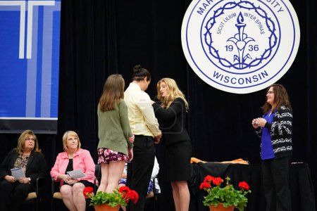 Foto de Wisconsin EE.UU. - celebración de la graduación en la Universidad Mariana de Wisconsin es una universidad católica privada que ofrece una educación destinada a inspirar y convertir la pasión en acción - Imagen libre de derechos