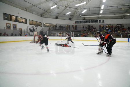 Foto de FOND DU LAC, WISCONSIN, CANADÁ: Fond du Lac Bears vs West Bend Bombers hockey juego - Imagen libre de derechos