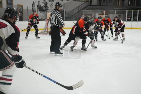 Foto de FOND DU LAC, WISCONSIN, CANADÁ: Fond du Lac Bears vs West Bend Bombers hockey juego - Imagen libre de derechos