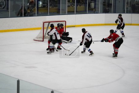 Foto de FOND DU LAC, WISCONSIN, CANADÁ: Fond du Lac Bears vs. Eagle River juego de hockey - Imagen libre de derechos
