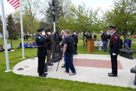 Téléchargez les photos : Fond du Lac, Wisconsin / États-Unis - Le 15 mai 2019 : Fond du Lac, Wisconsin, a tenu sa cérémonie commémorative des officiers tombés au champ d'honneur de la police locale, des pompiers et des policiers d'État qui vivaient dans la région - en image libre de droit