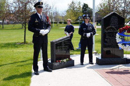 Foto de Fond du Lac, Wisconsin / Estados Unidos - 15 de mayo de 2019: Fond du Lac, Wisconsin celebró su ceremonia conmemorativa de oficiales caídos de la policía local, bomberos y oficiales de la policía estatal que vivían en la zona - Imagen libre de derechos