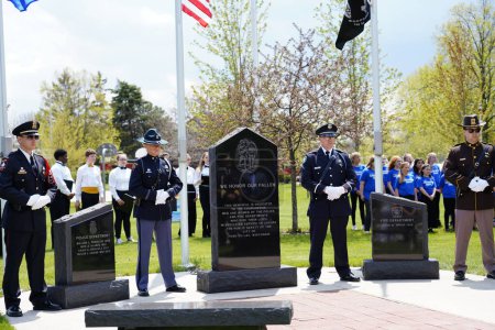 Téléchargez les photos : Fond du Lac, Wisconsin / États-Unis - Le 15 mai 2019 : Fond du Lac, Wisconsin, a tenu sa cérémonie commémorative des officiers tombés au champ d'honneur de la police locale, des pompiers et des policiers d'État qui vivaient dans la région - en image libre de droit