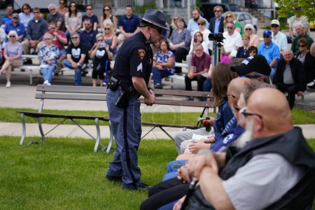 Foto de Fond du Lac, Wisconsin / Estados Unidos - 15 de mayo de 2019: Fond du Lac, Wisconsin celebró su ceremonia conmemorativa de oficiales caídos de la policía local, bomberos y oficiales de la policía estatal que vivían en la zona - Imagen libre de derechos