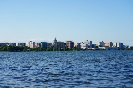 Téléchargez les photos : Photo de paysage de Madison, capitale du Wisconsin et bâtiments de la ville du parc Olin - en image libre de droit