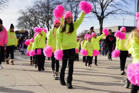 Téléchargez les photos : Green Bay, Wisconsin / États-Unis - 23 novembre 2019 : Des danseurs communautaires locaux ont défilé lors du 36e défilé annuel Prevea Green Bay organisé par Downtown Green Bay. - en image libre de droit