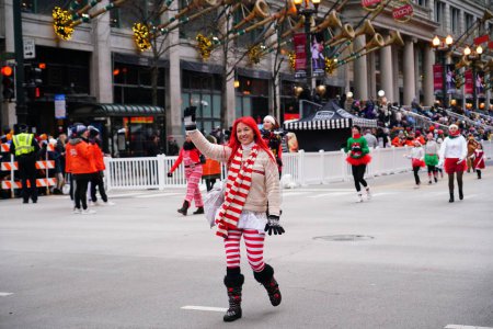 Foto de Chicago, Illinois / Estados Unidos - 28 de noviembre de 2019: Chicago Human Rhythm Project Tappy Holidays, realizado y bailado en 2019 Uncle Dan 's Chicago Thanksgiving Parade. - Imagen libre de derechos