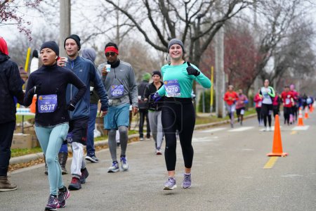 Téléchargez les photos : Madison, Wisconsin / États-Unis - 10 novembre 2019 : De nombreux coureurs et joggeurs du Wisconsin et des États voisins se sont rendus à MADISON MARATHON PRÉSENTÉS PAR SSM HEALTH. - en image libre de droit