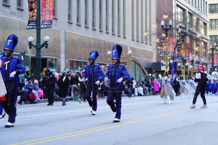 Téléchargez les photos : Chicago, Illinois États-Unis - 23 novembre 2023 : Défilé de l'aristocrate des bandes de Nashville, Tennessee en 2023 Défilé de l'Action de grâces de Chicago. - en image libre de droit