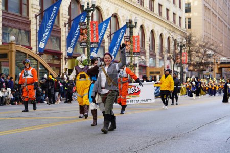Foto de Chicago, Illinois, EE.UU. - 23 de noviembre de 2023: Miembros de la 501ª Guarnición del Medio Oeste se vistieron con trajes de Star Wars y participaron en el Desfile de Acción de Gracias de Chicago 2023 - Imagen libre de derechos