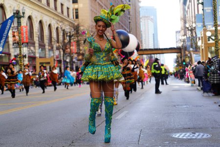 Foto de Chicago, Illinois, Estados Unidos - 23 de noviembre de 2019: Casa de la Cultura Guatemalteca en Chicago participó y bailó en 2023 Chicago Thanksgiving Parade. - Imagen libre de derechos