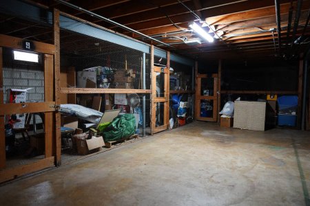 Téléchargez les photos : Fond du Lac, Wisconsin États-Unis - 28 mars 2021 : Appartement sous-sol cellules unités de stockage. - en image libre de droit