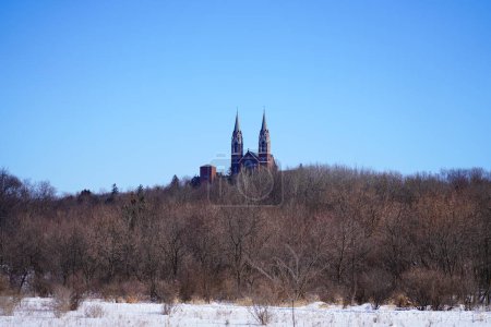 Foto de Holy Hill - Basílica y Santuario Nacional de María Auxiliadora en Hubertus, Wisconsin - Imagen libre de derechos