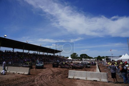 Foto de Pickett, Wisconsin / Estados Unidos - 18 de septiembre de 2020: hollywood automovilismo entretenimiento celebró sus patas anuales para la causa derby demolición. - Imagen libre de derechos