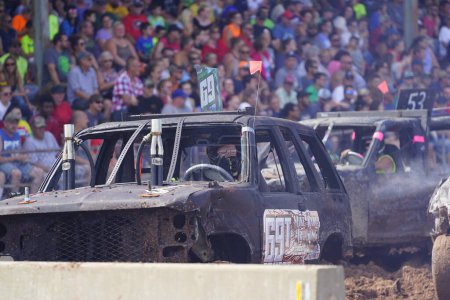 Foto de Pickett, Wisconsin / Estados Unidos - 18 de septiembre de 2020: hollywood automovilismo entretenimiento celebró sus patas anuales para la causa derby demolición. - Imagen libre de derechos