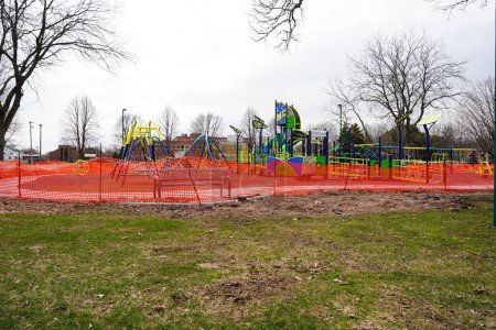 Foto de Muchos parques infantiles y parques están restringidos debido a la pandemia de coronavirus covid-19 que se extiende por los Estados Unidos de América. - Imagen libre de derechos