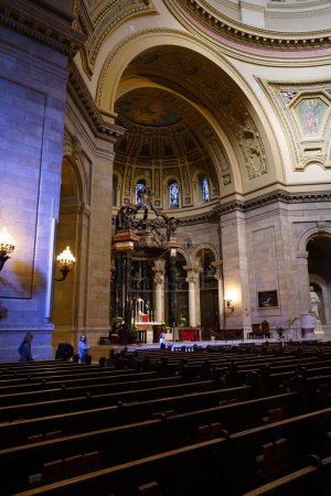 Foto de St Paul, Minnesota - 9 de octubre de 2021: Interior de la catedral de Saint Paul. - Imagen libre de derechos