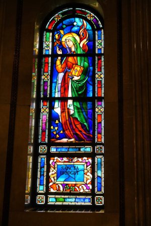 Téléchargez les photos : St Paul, Minnesota États-Unis - 9 octobre 2021 : Fenêtre de mosaïque d'église de la cathédrale Saint Paul au Minnesota, États-Unis - en image libre de droit