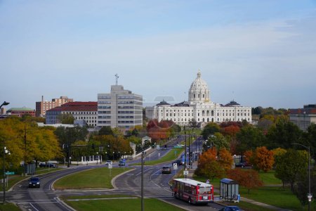 Foto de St. Paul, Minnesota / Estados Unidos - 19 de octubre de 2019: Vista del centro del edificio del Capitolio de Minnesota en St. Paul. - Imagen libre de derechos