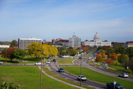 Téléchargez les photos : St. Paul, Minnesota / États-Unis - 19 octobre 2019 : Vue du centre-ville du Capitole du Minnesota à St. Paul. - en image libre de droit