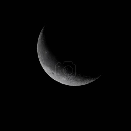 Foto de Un primer plano de la luna creciente menguante - Imagen libre de derechos