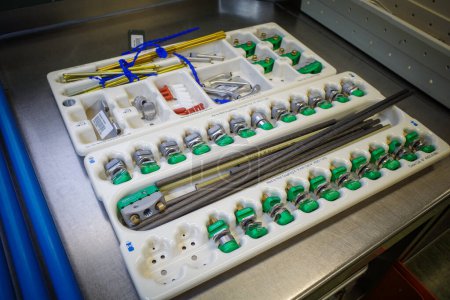 Chirurgische Instrumente zur Befestigung eines externen Fixators