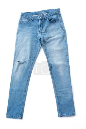Foto de Jeans vaqueros de moda azul aislados sobre fondo blanco. Hermosos pantalones casuales. Pantalones vaqueros con estilo sobre fondo blanco. Foto de alta calidad - Imagen libre de derechos
