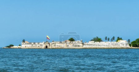 Téléchargez les photos : La forteresse de San Fernando à Bocachica, en Colombie. Voici les vestiges de la deuxième forteresse construite sur ce site protégeant l'approche de Cartagena Columbia. - en image libre de droit