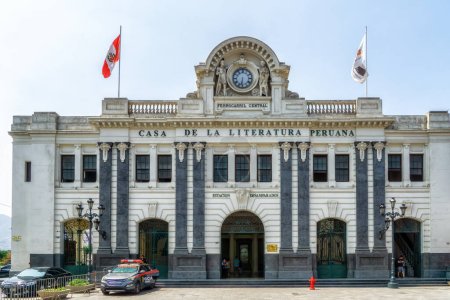 Foto de Casa de Literatura Peruana (antiguamente Estación Ferroviaria), Centro Histórico de Lima (Patrimonio de la Humanidad), Perú, América del Sur - Imagen libre de derechos