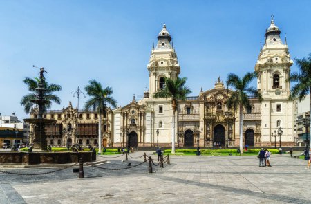 Foto de Vista de la Plaza Mayor o Plaza de Armas en el centro histórico y colonial español de Lima, Perú. - Imagen libre de derechos