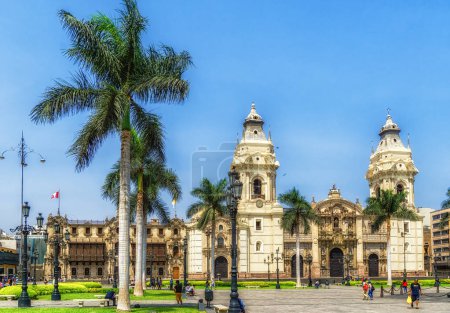 Téléchargez les photos : Vue sur la Plaza Mayor ou Plaza de Armas dans le centre historique et colonial espagnol de Lima, Pérou. - en image libre de droit
