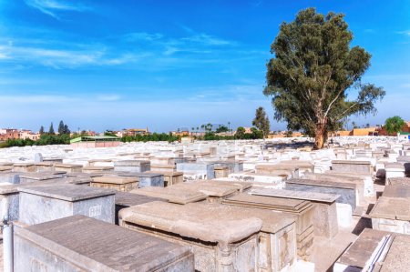 Téléchargez les photos : Vue du vieux cimetière juif du quartier de Mellah, Marrakech, Maroc. - en image libre de droit
