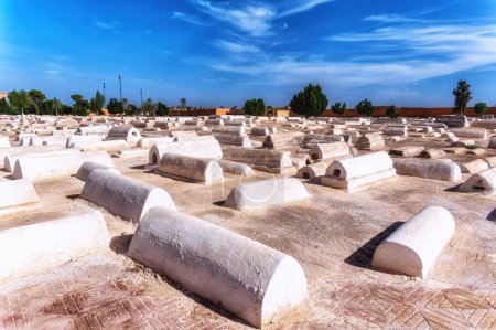 Foto de Tumbas blancas típicas, antiguo cementerio judío Miaara, Marrakech, Marruecos - Imagen libre de derechos