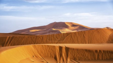 Dunas de arena Erg Chebbi en el desierto del Sahara cerca de Merzouga, Marruecos, norte de África