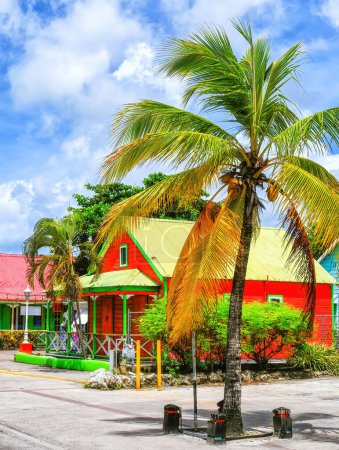 Téléchargez les photos : Une maison traditionnelle à la Barbade, Les îles du Vent, Antilles, Caraïbes, Amérique centrale - en image libre de droit