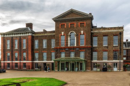 Una vista del magnífico Palacio de Kensington en Londres, Inglaterra