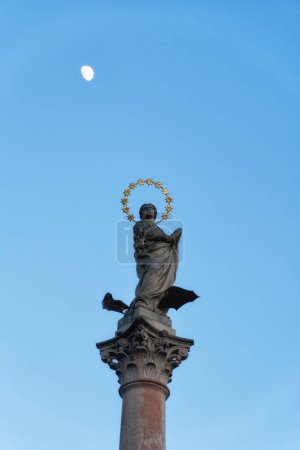 Praga Columna Mariana Plaza de la Ciudad Vieja detalle Estatua María Virgen República Checa