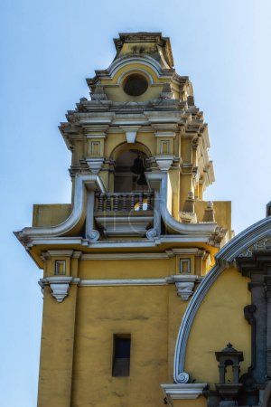 Téléchargez les photos : Église de la Très Sainte Croix dans le district de Barranco à Lima, Pérou - en image libre de droit