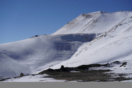 Foto de Hermoso paisaje de montaña en temporada de invierno - Imagen libre de derechos