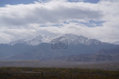 Foto de Hermoso paisaje de montaña durante el día - Imagen libre de derechos