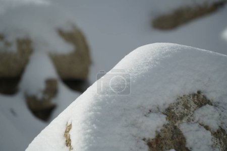 Téléchargez les photos : Montagnes enneigées en hiver - en image libre de droit