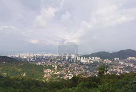 Téléchargez les photos : Belle vue sur la ville depuis la colline de Penang, Malaisie - en image libre de droit