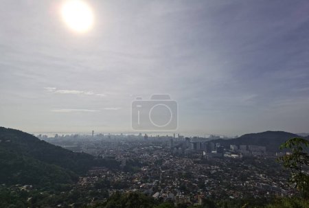 Téléchargez les photos : Belle vue sur la ville depuis la colline de Penang, Malaisie - en image libre de droit