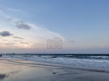 Téléchargez les photos : Beau coucher de soleil tropical sur la mer - en image libre de droit