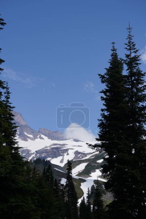 Foto de Vista panorámica del majestuoso paisaje montañoso nevado - Imagen libre de derechos