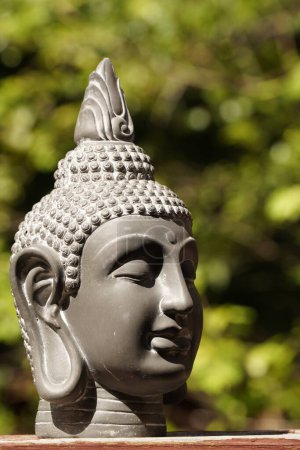 Téléchargez les photos : Statue de bouddha dans le temple. - en image libre de droit
