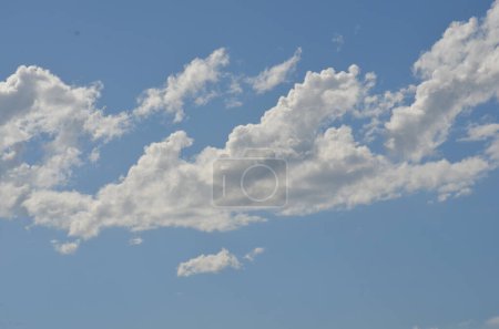 Foto de Nubes en un cielo azul - Imagen libre de derechos