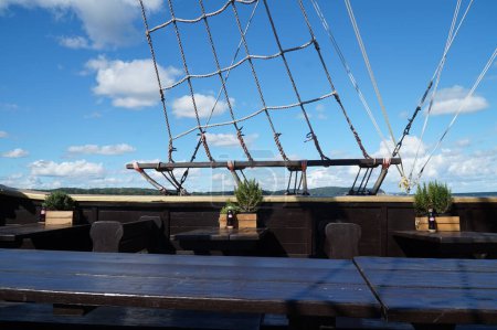 Foto de Aparejo del barco, cuerdas para las velas de un barco de madera. - Imagen libre de derechos