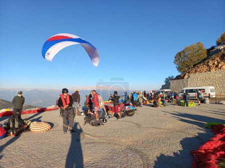 Téléchargez les photos : Site de parapente sur le Mont Babadag en Turquie. - en image libre de droit